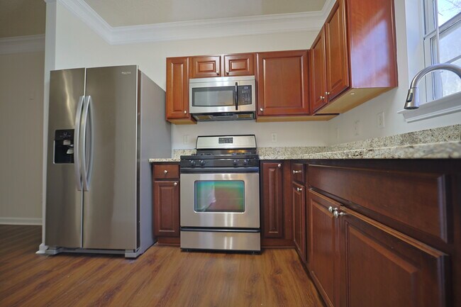 Kitchen - 220 Azalea Cir