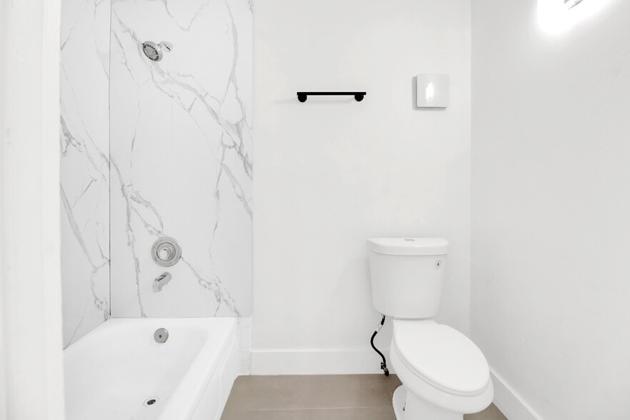 Building Photo - 14850 Naranja Lakes Blvd