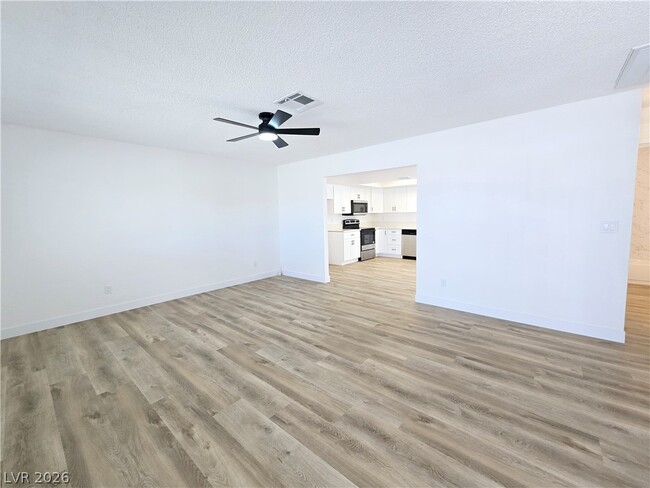 Building Photo - 1083 E Calvada Blvd