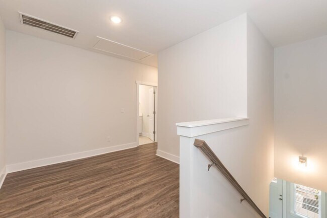 Building Photo - Brand New Corner Townhome in Rolesville!