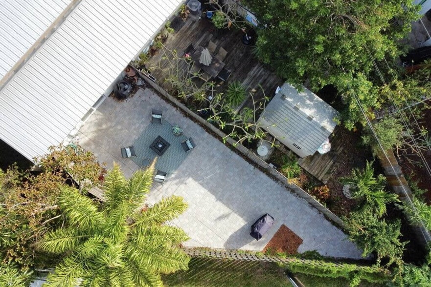 Building Photo - 105 Garden Beach Ln