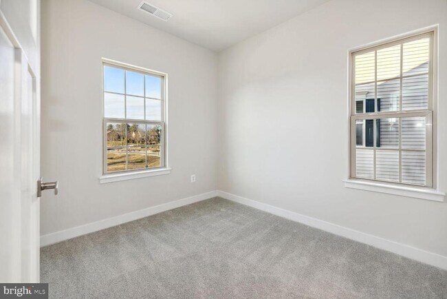 Building Photo - 9643 Tall Oaks Rd