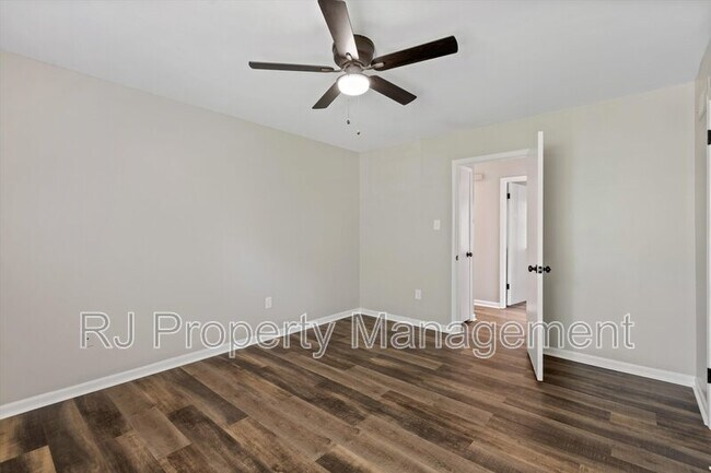 Building Photo - 5773 Redbud Cove