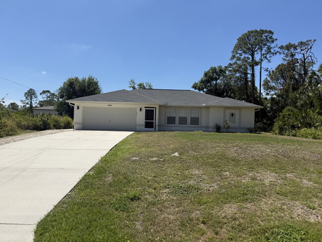 Building Photo - "3-Bedroom North Port Home!"