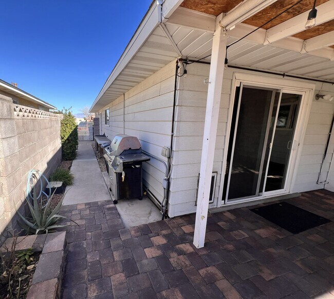 Building Photo - 7505 Pinedale Ave