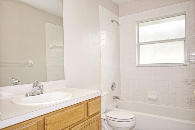 Building Photo - Spacious 3/2 Home For Rent in Davenport with extra Florida/Sun Room!!