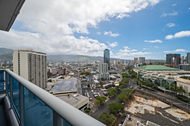 Building Photo - Kapiolani Residence - Great Location, Grea...
