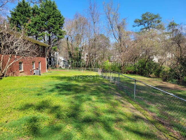 Building Photo - Charming 4 Bedroom Home in Brookhaven!