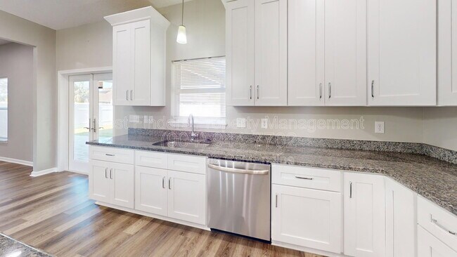 Building Photo - 12383 Tropic Dr