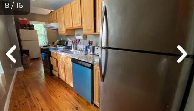 Building Photo - 6 bed Townhouse available 9/1