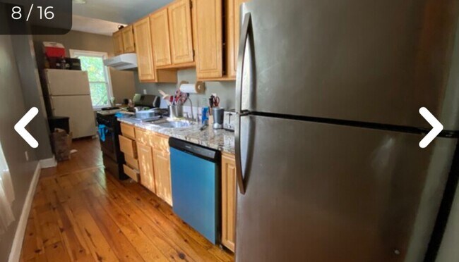 Building Photo - 9/1 Unique 6BR/4BA townhouse w/tons of space!