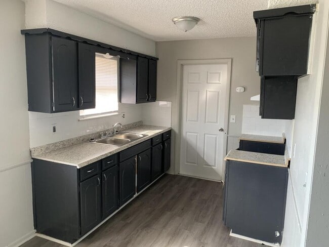 Building Photo - 9432 NE 14th St