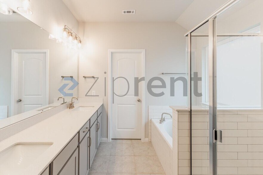 Building Photo - 120 Baron Von Gator Dr