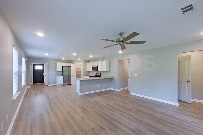 Building Photo - 661 June St