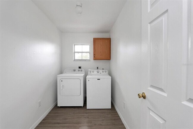 Building Photo - 10648 SW 38th Ave