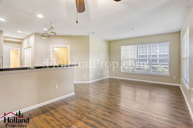 Building Photo - Elegant One-Bedroom Condo with Natural Light & Prime Location