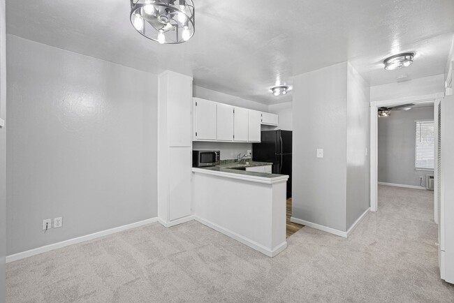 Building Photo - Walnut Creek! 1 bedroom 1 bathroom, Walk t...