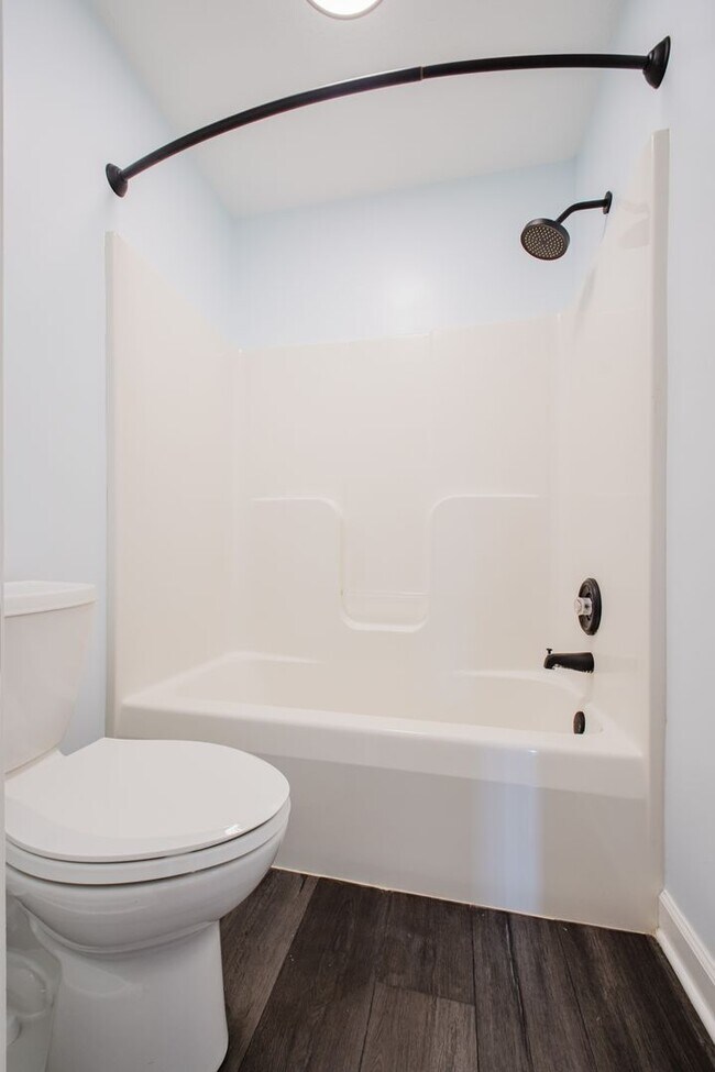 Building Photo - Move-in-ready 3 bed / 3 Full Bath In Louisville's Four Seasons — Fully Updated, No Carpet, Fiber ...