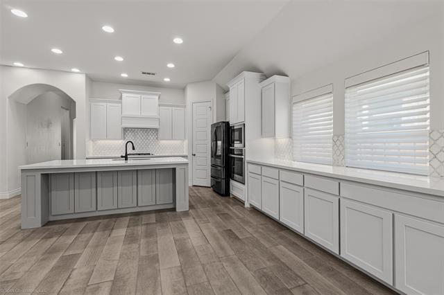 Building Photo - 1009 Queens Lk Trl