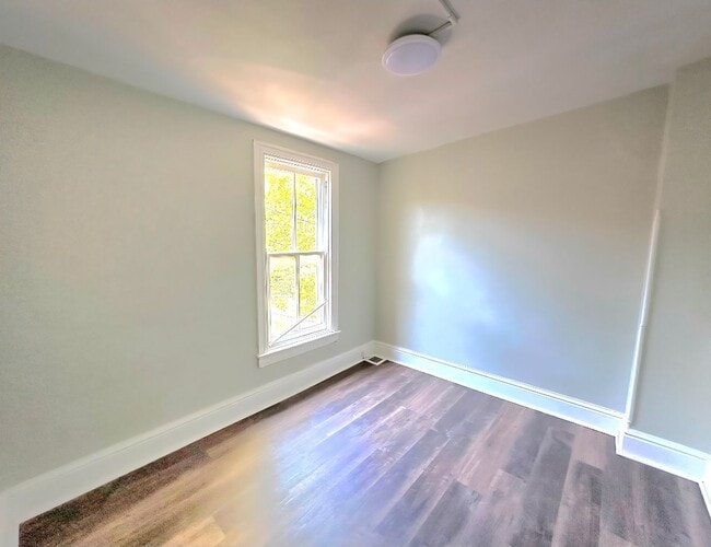 Building Photo - Large 2 bedroom House for Rent