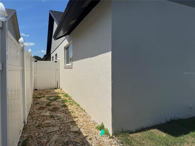 Building Photo - 8813 Parliament Ct