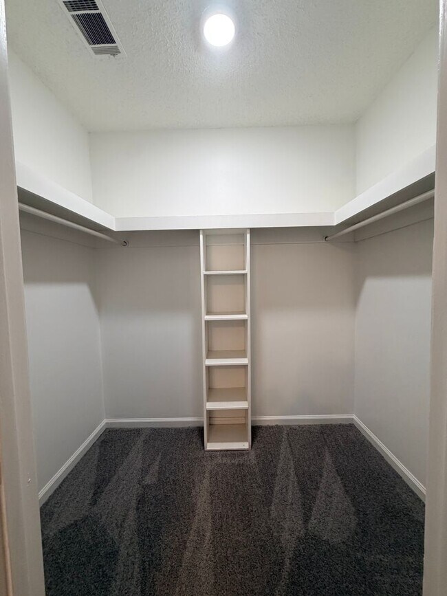 Building Photo - Beautiful Home Ready for You!