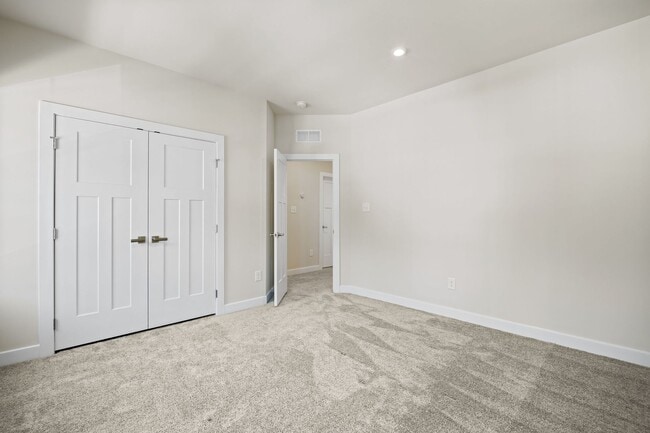 Building Photo - Beautiful 5 Bedroom Home with Attached In-...