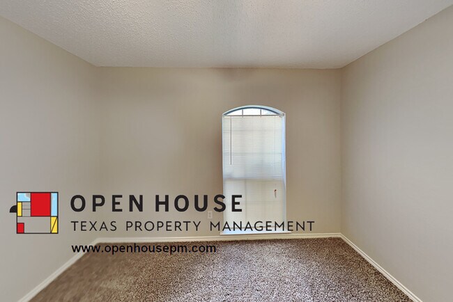 Building Photo - 2106 Turf Club Dr Arlington