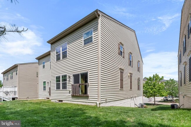 Building Photo - 3218 Vogel Rd