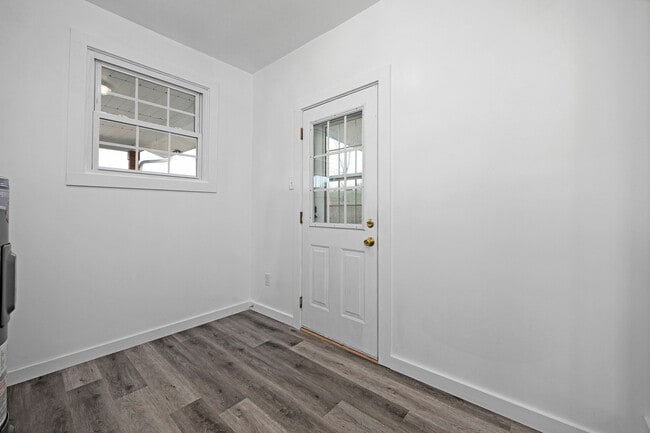 Building Photo - 2001 New Glendale Rd