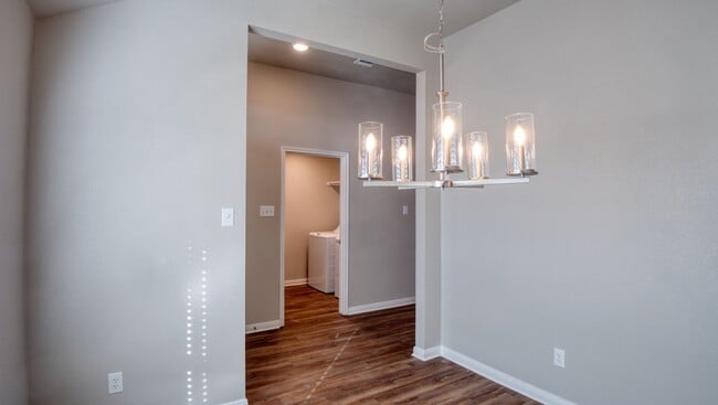 Building Photo - 607 Fallbrook Dr