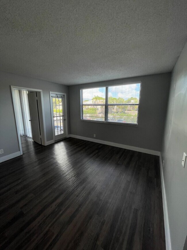 Building Photo - ONE BEDROOM ONE BATHROOM! WATERFRONT COMMU...