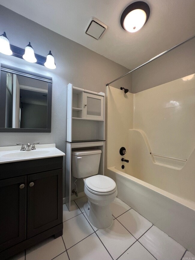 Building Photo - 1011 Green Valley Dr