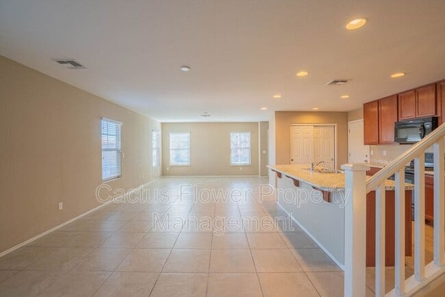 Building Photo - 533 N Ranger Trail