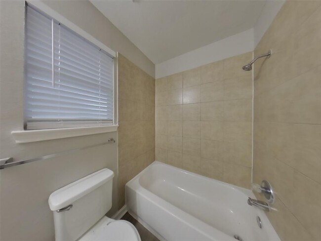 Building Photo - 3139 Boynton Dr