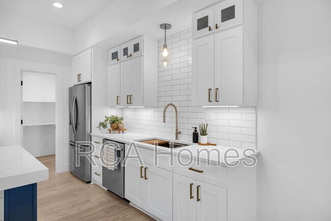 Building Photo - 1225 Hoyt Ave