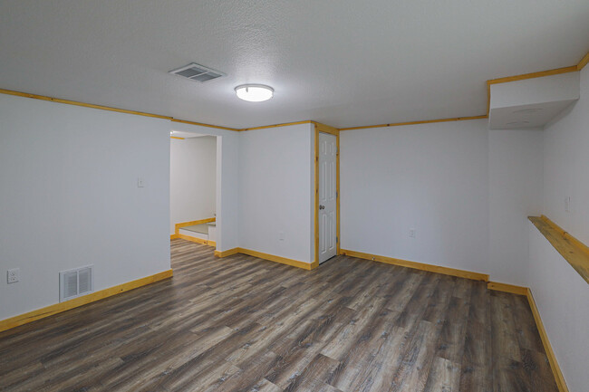 Basement room - 154 Sluyter St SE