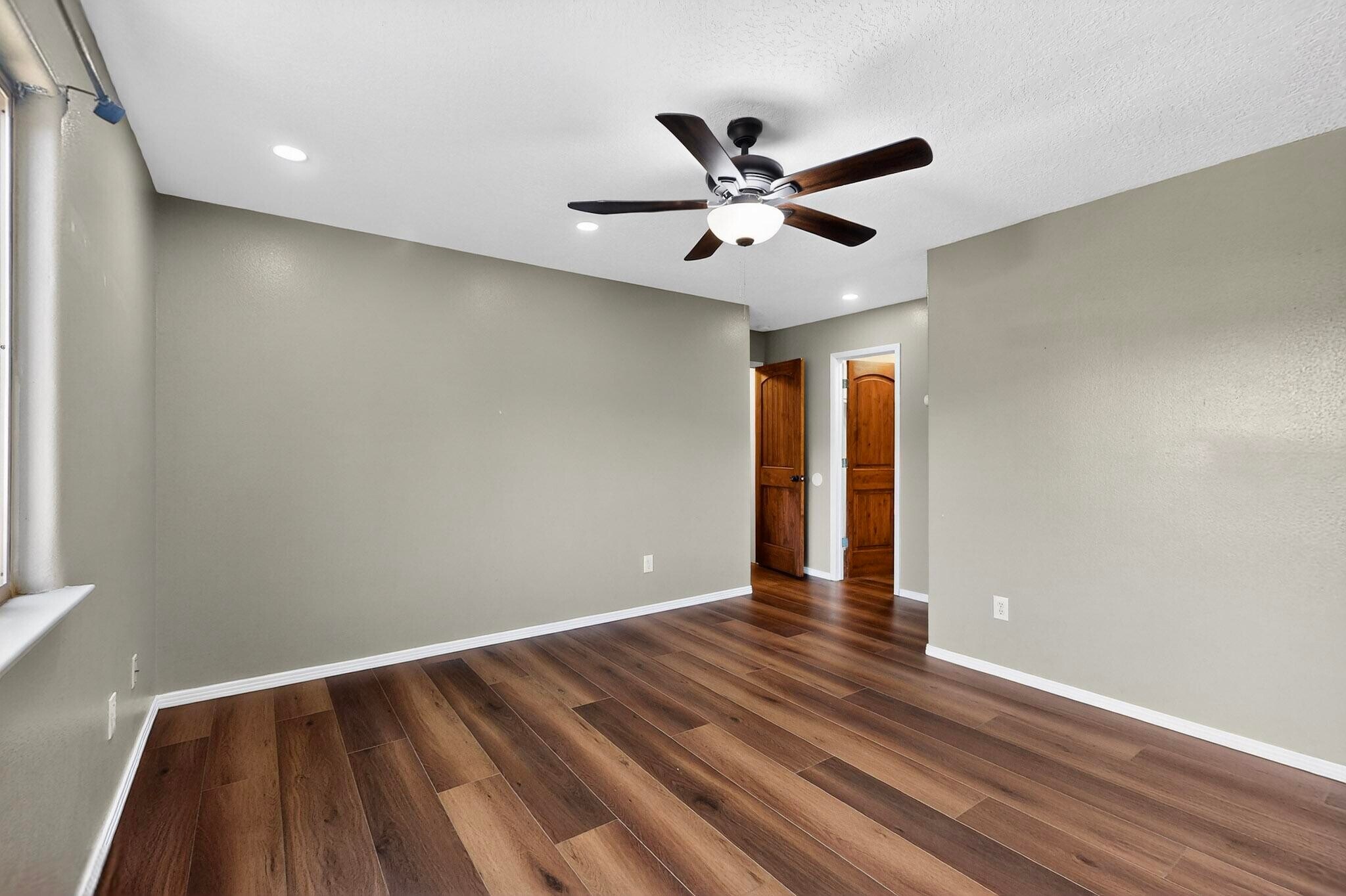 Building Photo - 244 Glenridge Park Ln NE