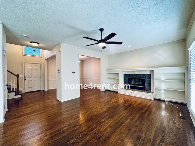 Building Photo - Blue Valley Northwest home on a cul-de-sac w/ granite counters, ss appliances and fenced yard!