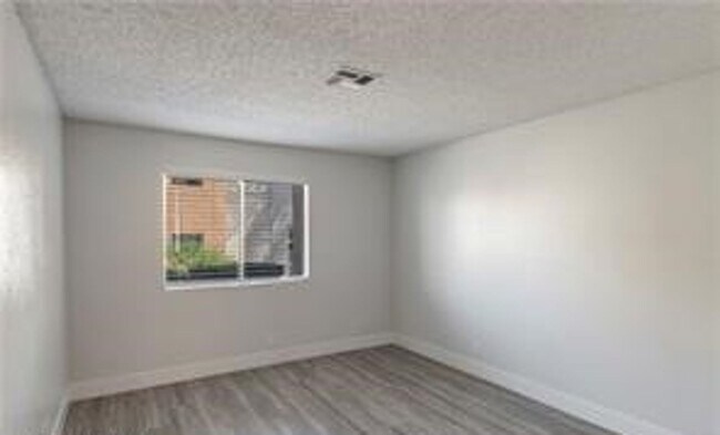 Building Photo - Beautifully Remodeled 1-Bedroom Condo in Desert Shores!
