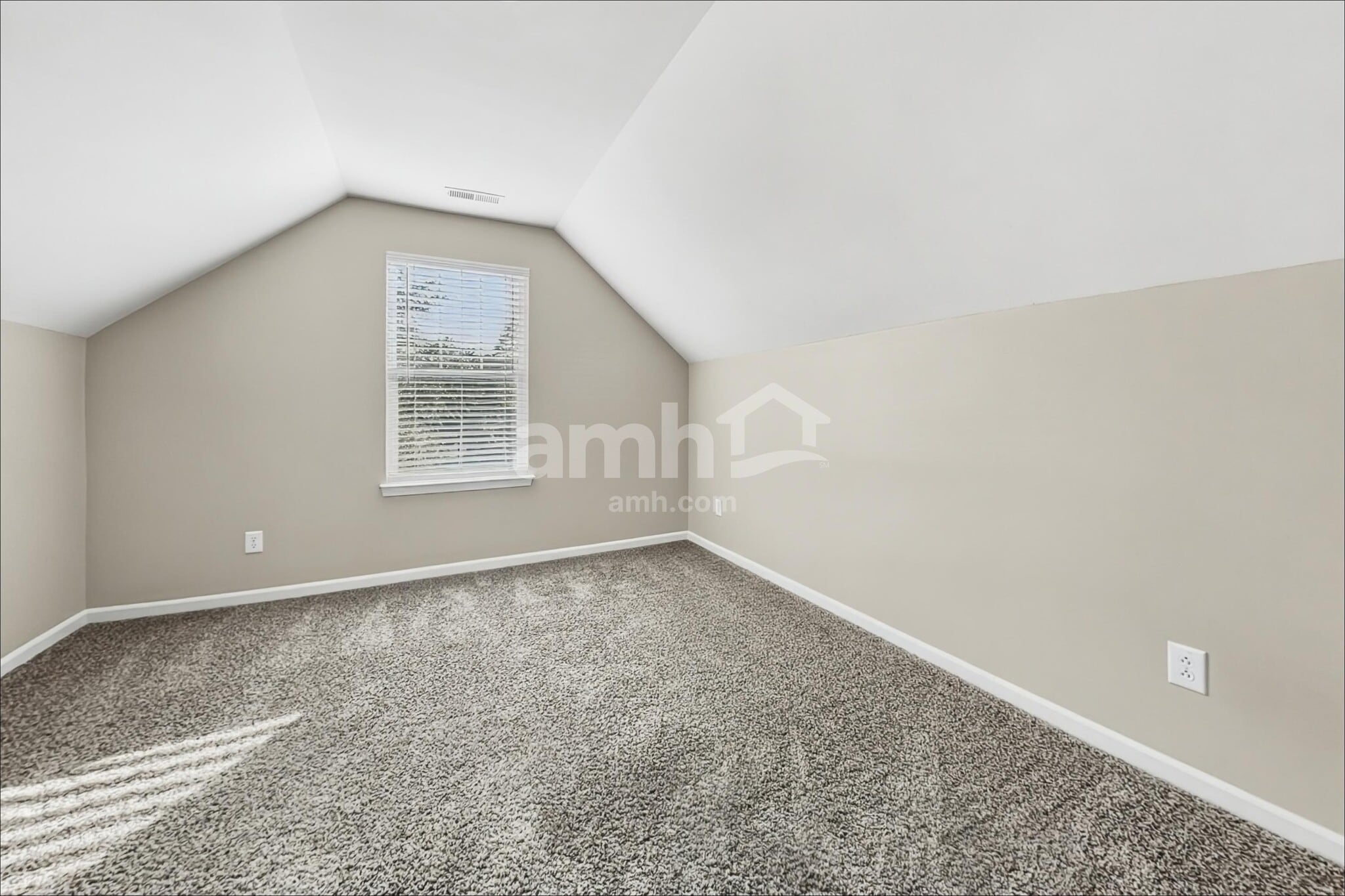 Building Photo - 9029 Robins Nest Way