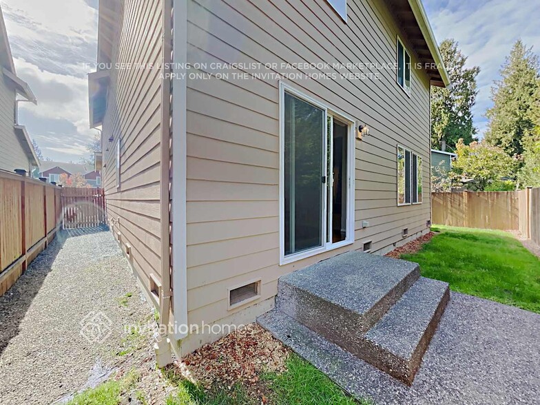 Building Photo - 11715 1st Pl SE