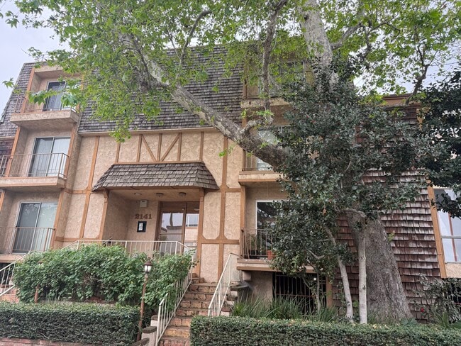 Building Photo - 2141 S Bentley Ave