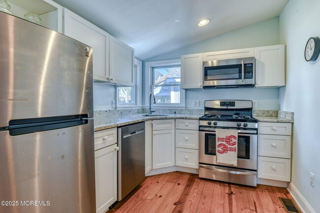 Building Photo - 77 Abbott Ave