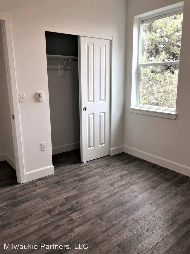 Building Photo - 7510 SE Milwaukie Ave