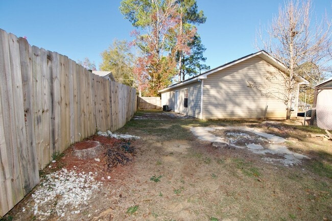 Building Photo - Comfortable Opelika Home — Convenient Location