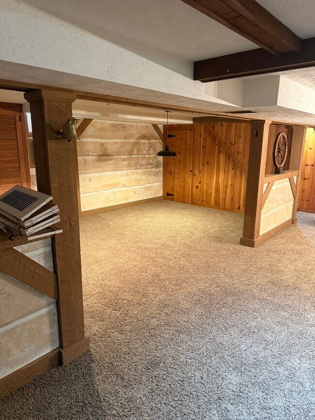 Building Photo - Charming Spacious Beavercreek Home Ready For Showing!