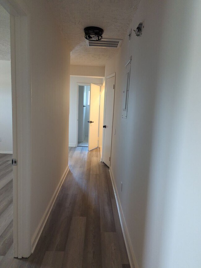 Building Photo - 2015 Duncan Ave