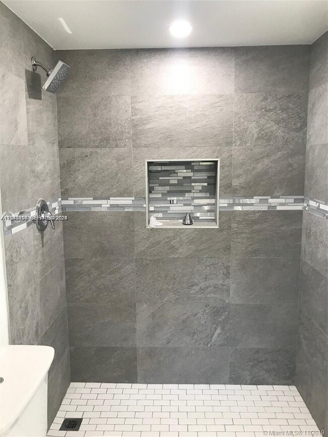 Building Photo - 8879 Fontainebleau Blvd