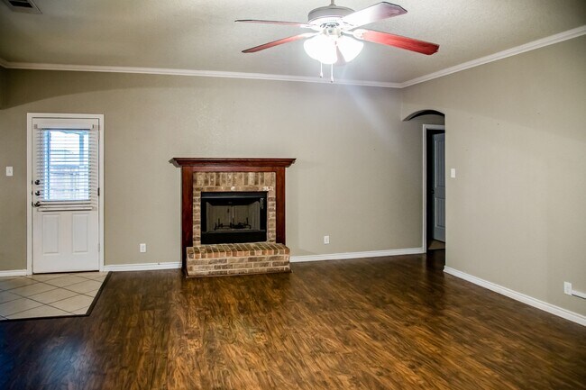 Building Photo - For Lease – $2,100/month | $2,250 Security...
